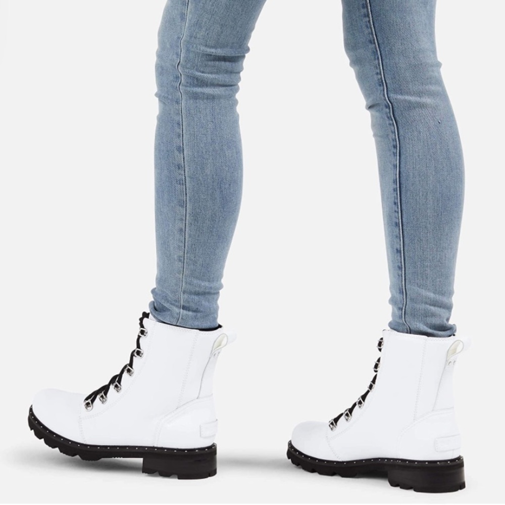 New in box Sorel Lennox Lace Boots - White - Size 6